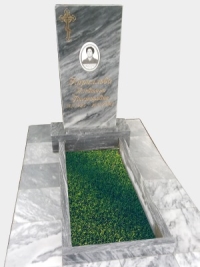 Памятник, цветник, плитка из мрамора Уфалей
